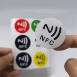 Chip NFC acceso a tarjeta digital